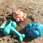 WOOPIE Zestaw do Piasku 3w1 Walizka Krówka Stolik Wodny - 003