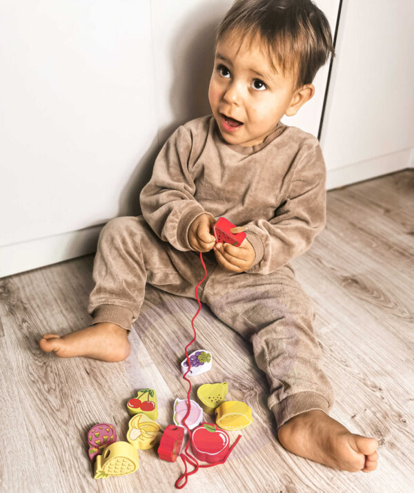 CLASSIC WORLD Drewniane Klocki do Nawlekania Owoce 13 el. - 003