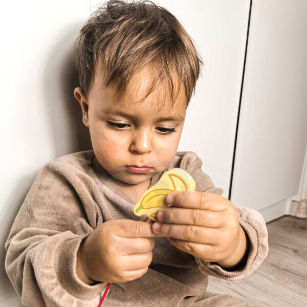 CLASSIC WORLD Drewniane Klocki do Nawlekania Owoce 13 el. - 004