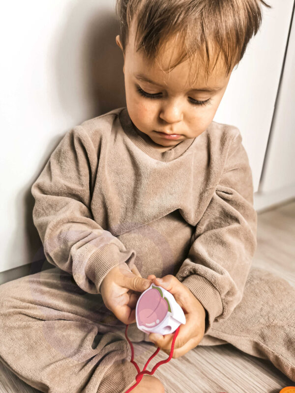 CLASSIC WORLD Drewniane Klocki do Nawlekania Owoce 13 el. - 005