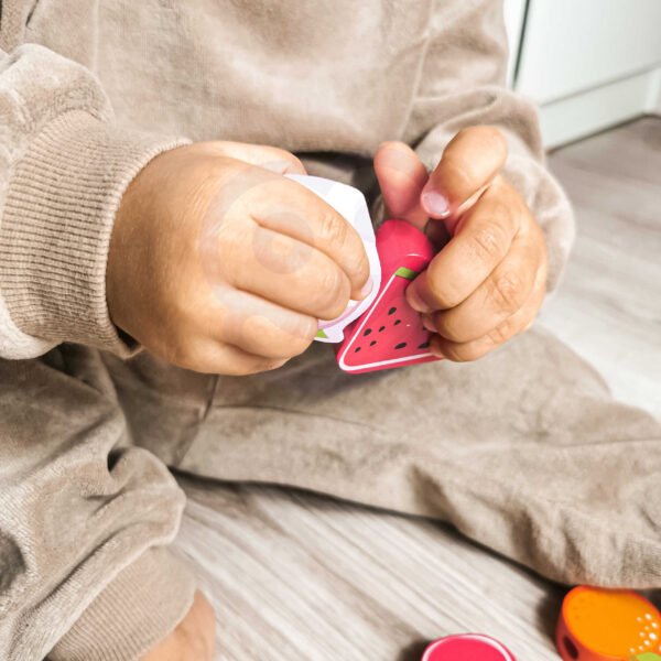 CLASSIC WORLD Drewniane Klocki do Nawlekania Owoce 13 el. - 006