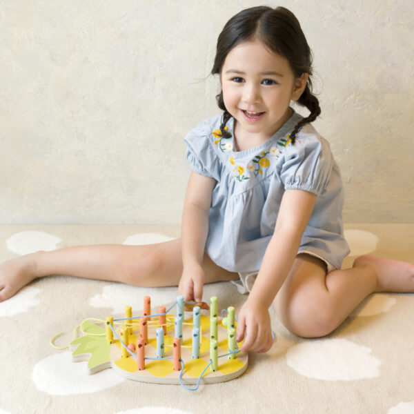 CLASSIC WORLD Wooden Threader Pineapple Pegs 21 pcs. - 002