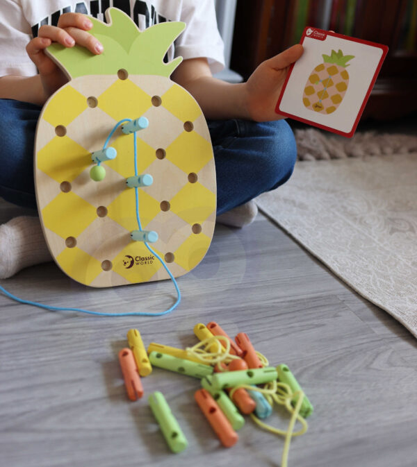 CLASSIC WORLD Wooden Threader Pineapple Pegs 21 pcs. - 005