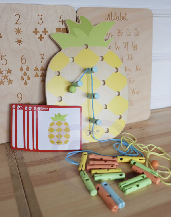 CLASSIC WORLD Wooden Threader Pineapple Pegs 21 pcs. - 007