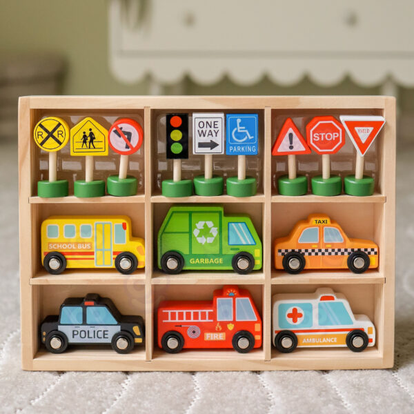 Zestaw drewnianych pojazdów i znaków drogowych 15 el. 3+ – WOOPIE GREEN - 002
