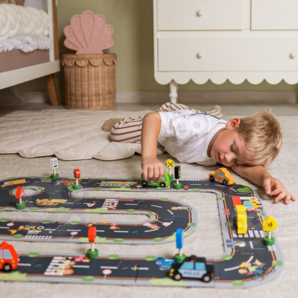 Zestaw drewnianych pojazdów i znaków drogowych 15 el. 3+ – WOOPIE GREEN - 003