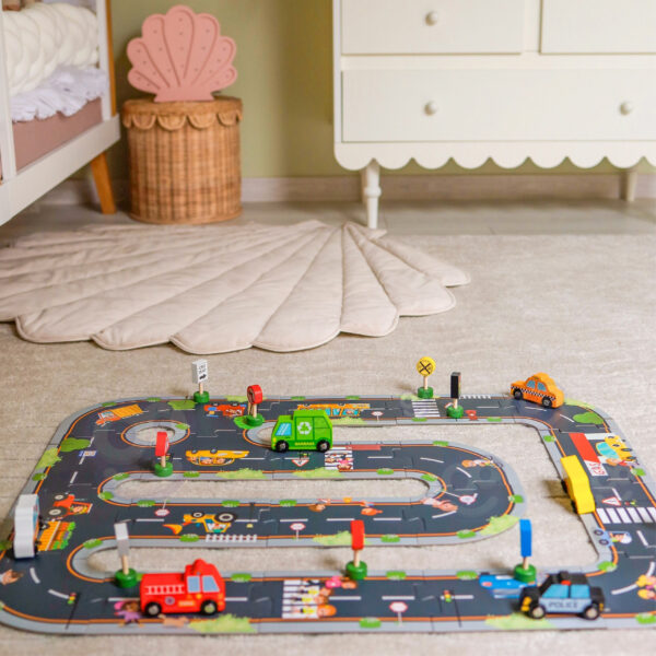 Zestaw drewnianych pojazdów i znaków drogowych 15 el. 3+ – WOOPIE GREEN - 006