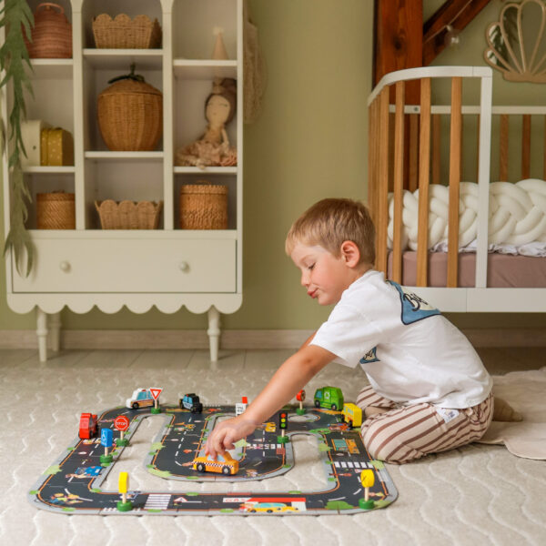 Zestaw drewnianych pojazdów i znaków drogowych 15 el. 3+ – WOOPIE GREEN - 007