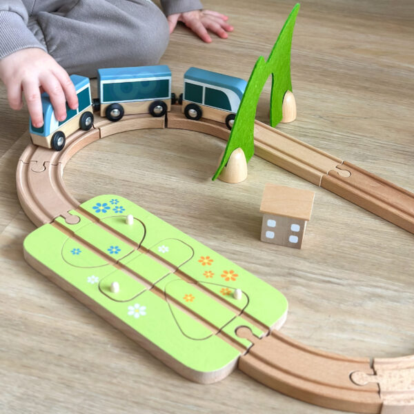 CLASSIC WORLD Zestaw Kolejka Tor Drewniany Pociąg + Sorter Kształtów 40 el. - 002