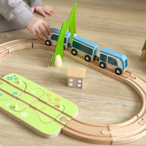 CLASSIC WORLD Zestaw Kolejka Tor Drewniany Pociąg + Sorter Kształtów 40 el. - 005