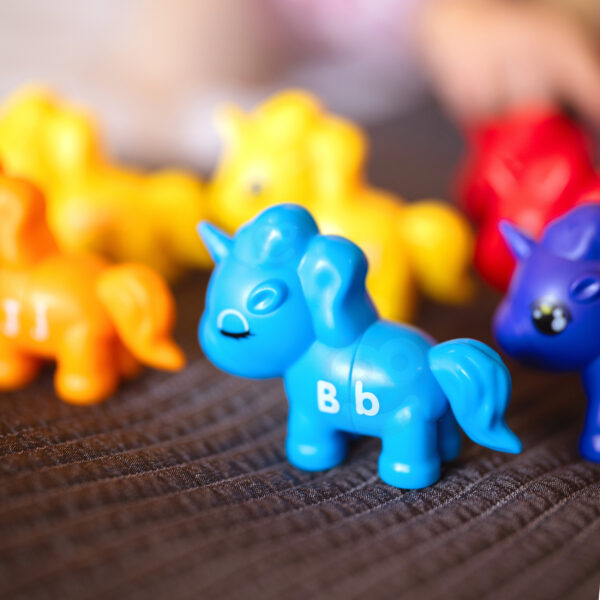 WOOPIE Figurki Montessori Zestaw Edukacyjny Jednorożce do Składania "Dopasuj Literki" 13 el. - 004