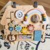 TOOKY TOY Duża Drewniana Tablica Manipulacyjna Domek - Centrum Aktywności - 003