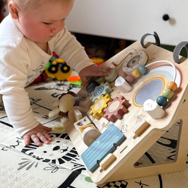 TOOKY TOY Duża Drewniana Tablica Manipulacyjna Domek - Centrum Aktywności - 004