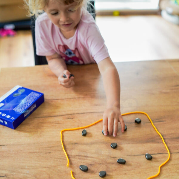 WOOPIE Gra Kamienie Magnetyczne w Sznurku 20 el. - 005