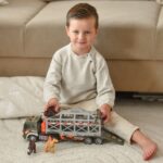 WOOPIE Ciężarówka Transporter Dinozaurów Auto z Dźwiękiem i Światłem - 002