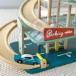 CLASSIC WORLD Wielopoziomowy Parking Auta Helikopter Dystybutor Myjnia + Akc. - 006