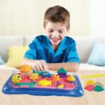 WOOPIE Piasek Kinetyczny 0,8 kg Zestaw w Koszyku z Foremkami +  / - 002