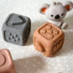 Klocki sensoryczne 2w1 piramidka gryzak 6 elem. 0+ - WOOPIE - 007