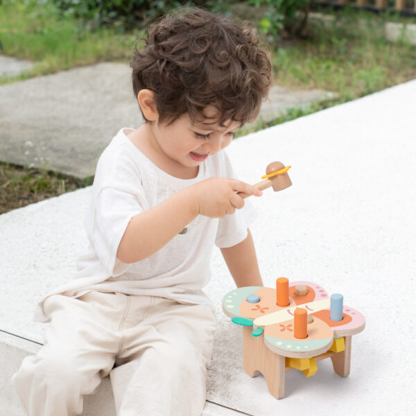 CLASSIC WORLD Wbijak Pastelowy Motylek Montessori z Młoteczkiem - 002