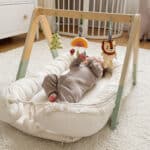 TOOKY TOY Baby Gym Stojak Edukacyjny Gimnastyczny 3 Pluszowe Zawieszki - 003