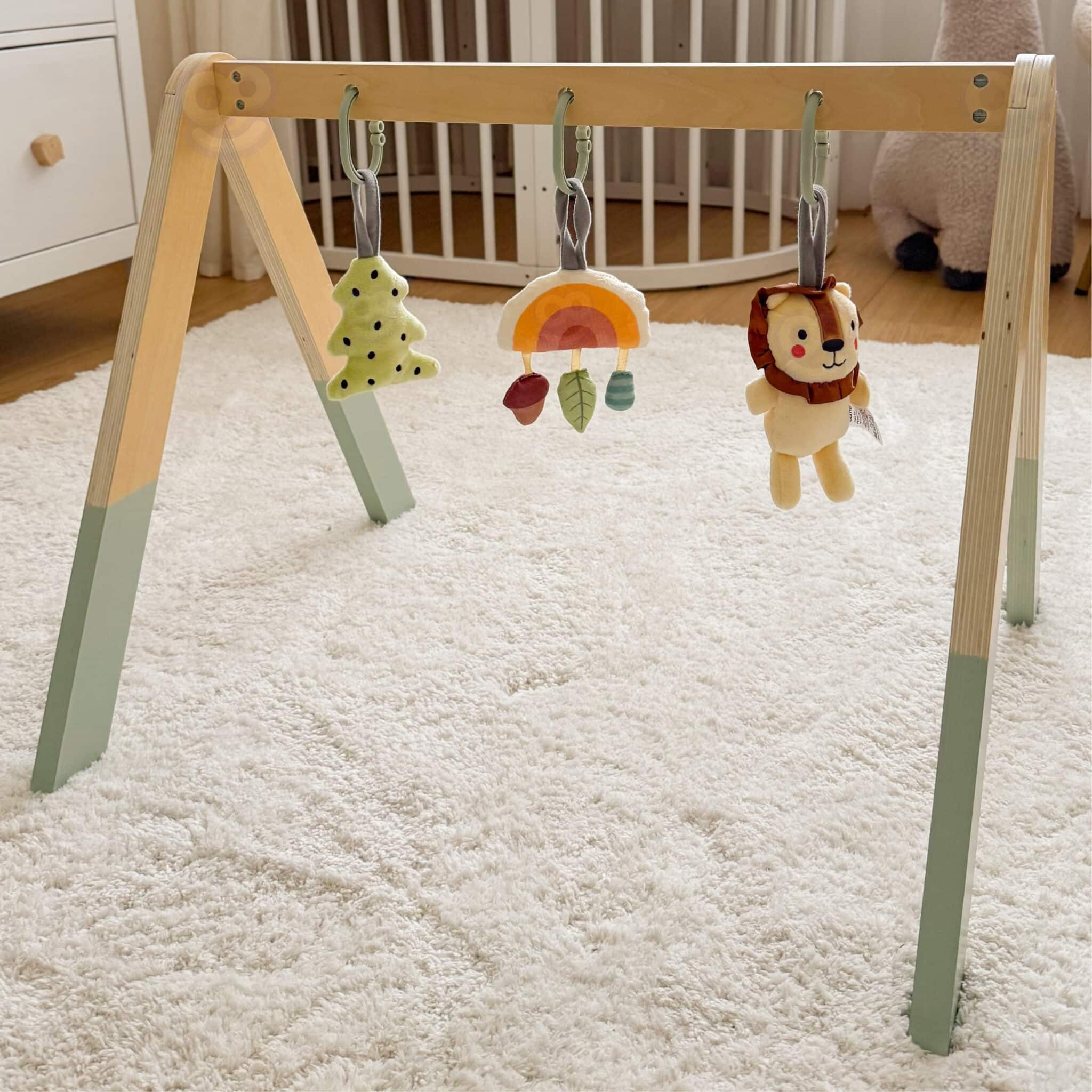 TOOKY TOY Baby Gym Stojak Edukacyjny Gimnastyczny 3 Pluszowe Zawieszki - 004