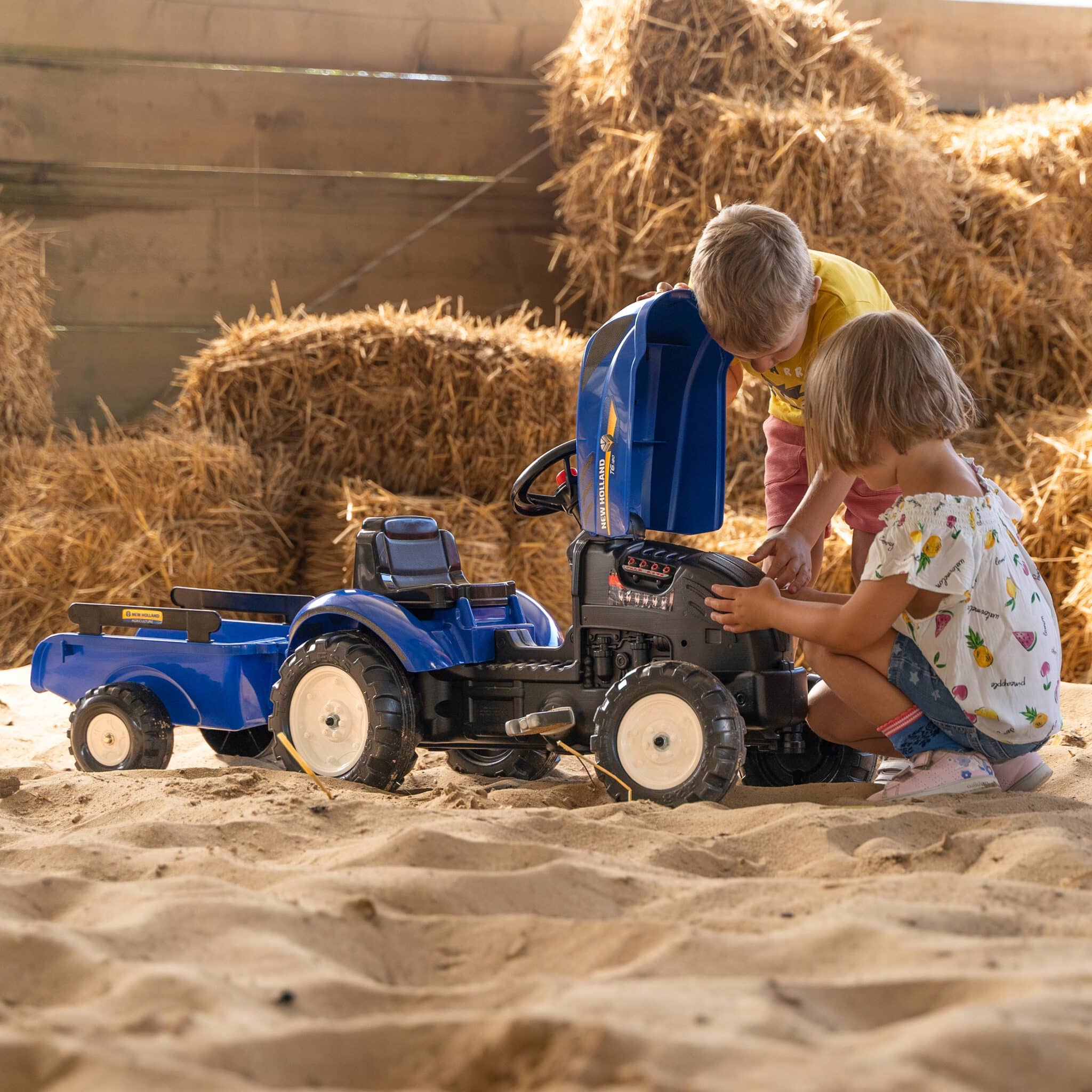 FALK Traktor na Pedały New Holland z Przyczepą i Otwieraną Maską 2-5 lat - 012