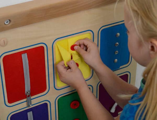 MASTERKIDZ Tablica Ścienna Otwieranie I Zamykanie Zamków Suwaki Guziki Montessori - 005