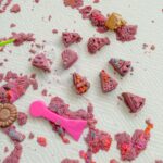 WOOPIE Piasek Kinetyczny 6 Kolorów 1,2 kg Zestaw Restauracja Stolik z Foremkami - 008