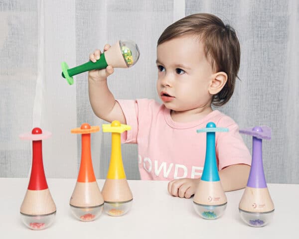 CLASSIC WORLD Grzechotka 2w1 Drewniany Instrument Tęczowy Marakas 1 szt. - 003
