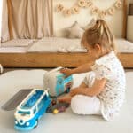 WOOPIE Kamper XL dla Lalek Zestaw Kempingowy z Przyczepką - 002
