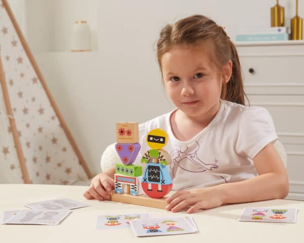 Drewniana piramidka edukacyjna Roboty z kartami wzorów - Viga - 009