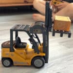 WOOPIE Zdalnie Sterowany Wózek Widłowy 2w1 Dźwig RC - Skala 1:24 - 008