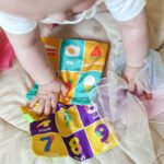 WOOPIE BABY Zabawka Edukacyjna Sensoryczna Pani Metka Pudełeczko Chusteczek - 003