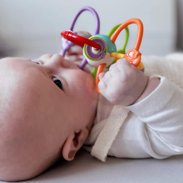 WOOPIE BABY ZABAWKA SENSORYCZNA GRZECHOTKA GRYZAK 2w1 - 004