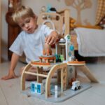 TOOKY TOY Drewniany Kosmiczny Parking  Stacja Kosmiczna - 005