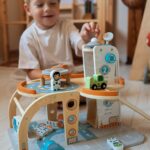 TOOKY TOY Drewniany Kosmiczny Parking  Stacja Kosmiczna - 007