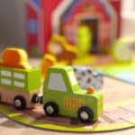 TOOKY TOY Drewniana Farma w Walizce Figurki Pojazdy - 006