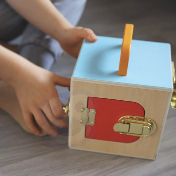 Drewniane centrum edukacyjne 6w1 Tooky Toy - Pudełko Montessori - 006