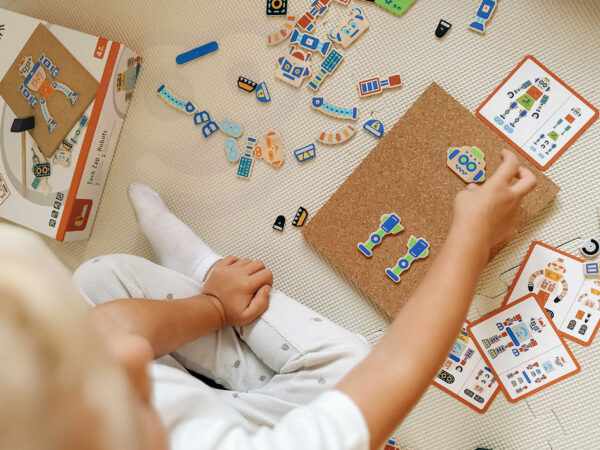 Przybijanka korkowa Roboty zestaw Montessori - Viga Toys 45 el. - 006