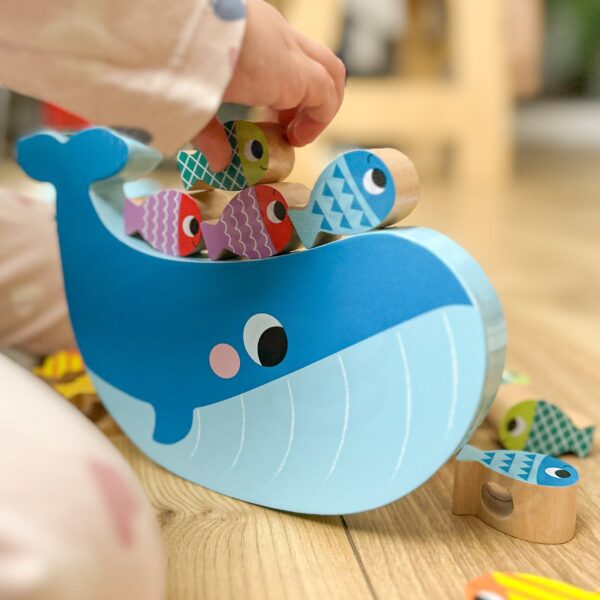 Edukacyjna gra zręcznościowa 4w1 wieloryb i rybki drewniana - Tooky Toy - 002