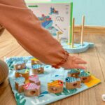 Edukacyjna gra zręcznościowa 4w1 wieloryb i rybki drewniana - Tooky Toy - 003