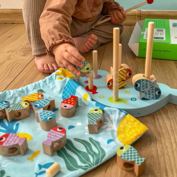 Edukacyjna gra zręcznościowa 4w1 wieloryb i rybki drewniana - Tooky Toy - 004