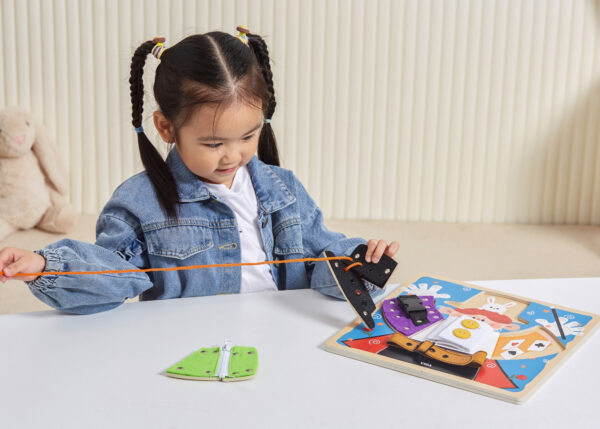 Drewniana tablica manipulacyjna klamry zamki magik Montessori - Viga - 007