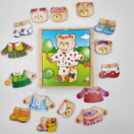 VIGA Drewniana Układanka Logiczna Puzzle Ubierz Misia Dziewczynkę - 002