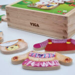VIGA Drewniana Układanka Logiczna Puzzle Ubierz Misia Dziewczynkę - 003
