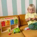 TOOKY TOY Drewniane Centrum Recyklingu Edukacyjny Sorter - 004