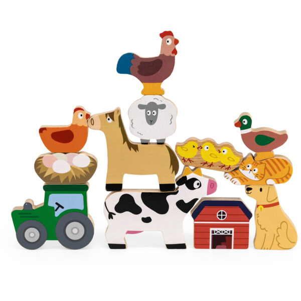 Drewniana Piramida w Stosy Zwierzątka na Farmie Edukacyjna Viga - 004