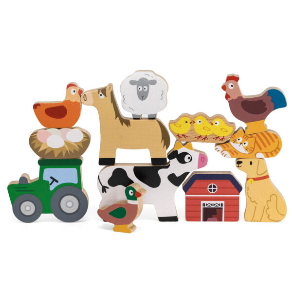 Drewniana Piramida w Stosy Zwierzątka na Farmie Edukacyjna Viga - 005
