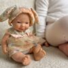 WOOPIE ROYAL Lalka Bobas Vintage 24 cm w Sukience i Czapeczce Króliczka - 003