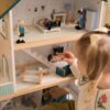 TOOKY TOY Duży Drewniany Domek dla Lalek + Figurki FSC - 007